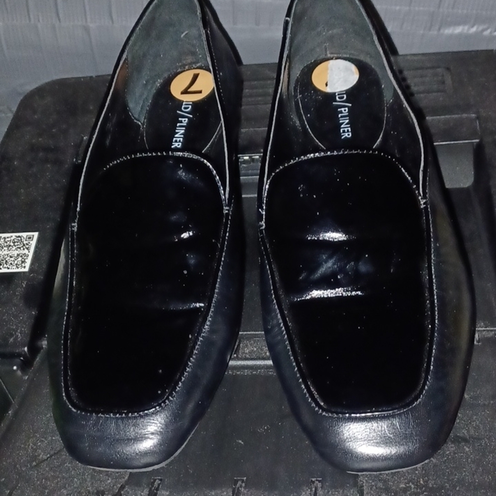 Donald J. Pliner Halia Black Patent Leather Flats. 7